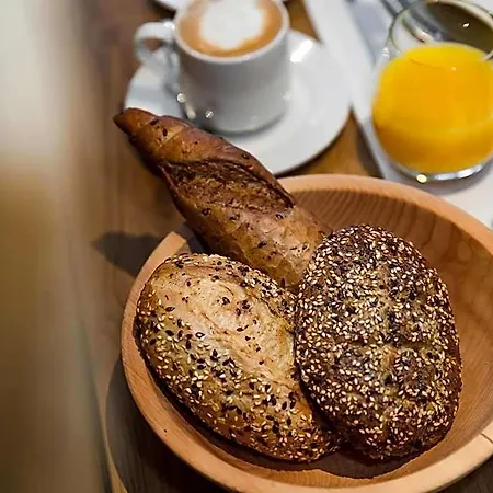Auszeit מלון